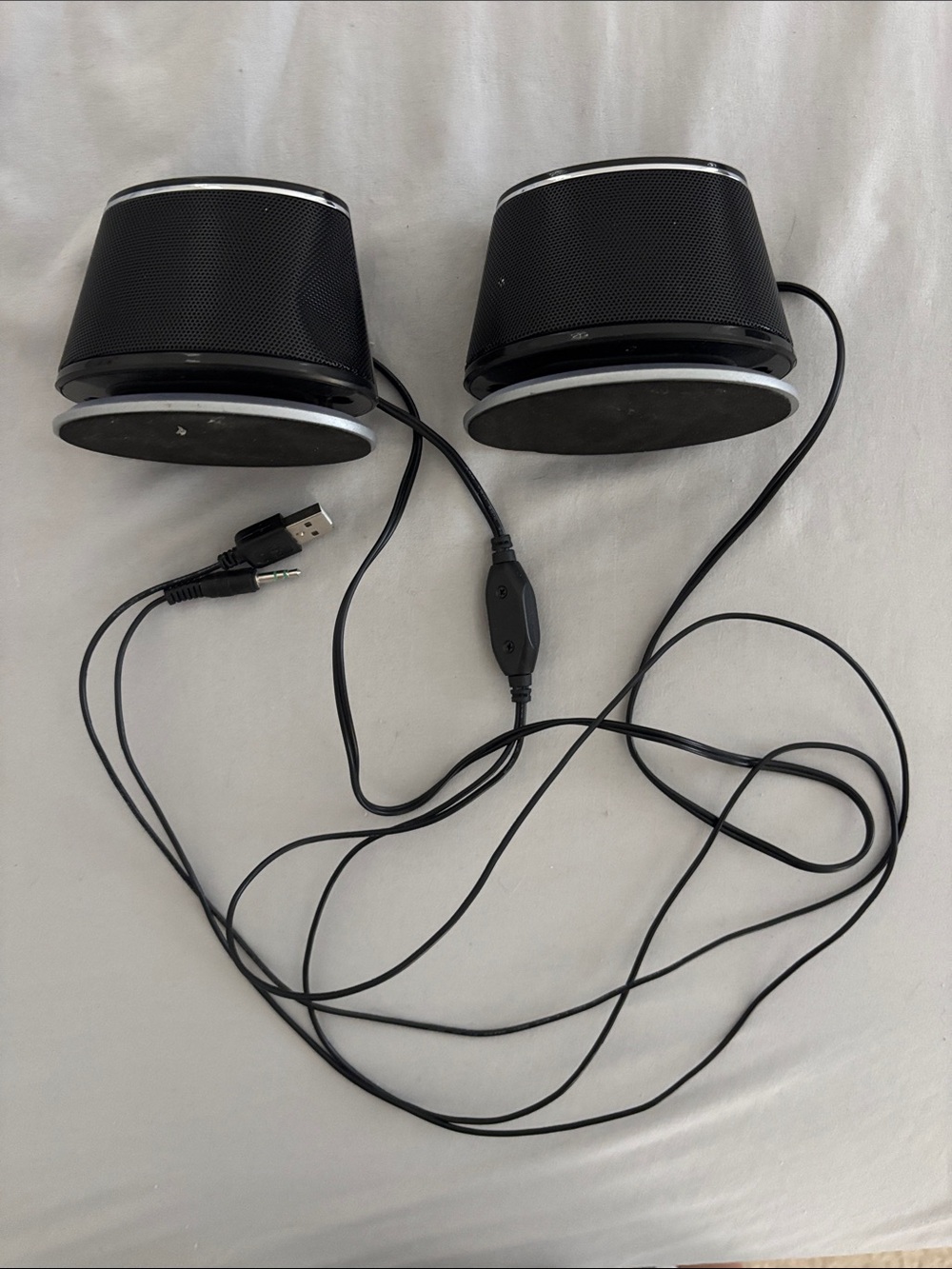 Amazon Basics Stereo 2.0 Speakers for PC or Laptop with Volume Control, 3.5mm Au
